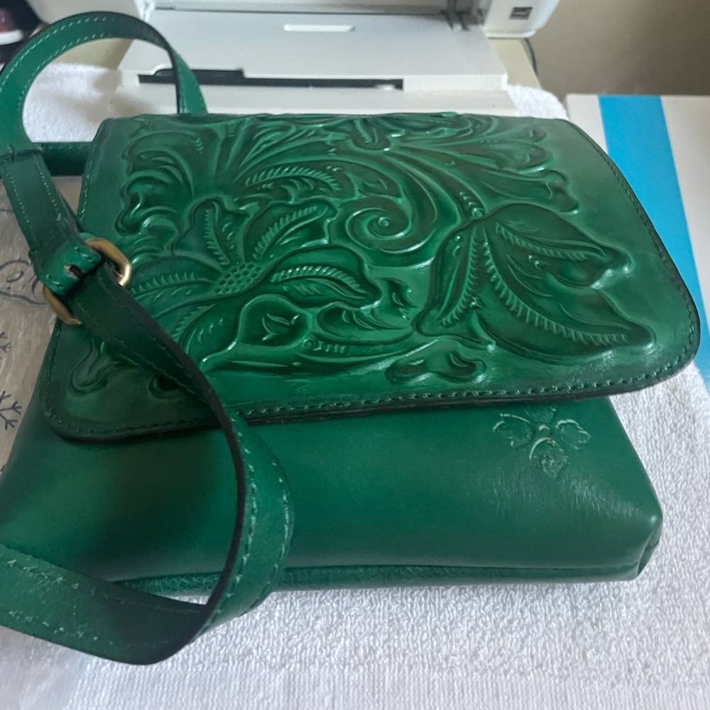 Patricia Nash Xbody & Wallet - Picture 4 of 10